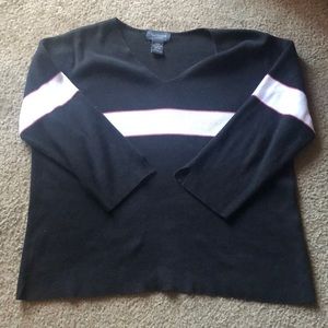 VanHeusen woman’s thin knit sweater
